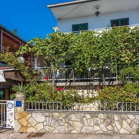 Opacak Apartment *